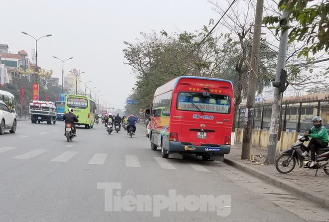Bộ Giao thông lên tiếng về đề xuất cho xe khách chạy xuyên tâm Hà Nội - Ảnh 1.