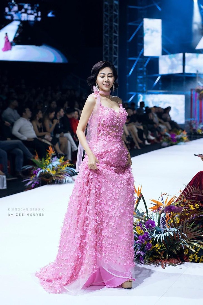 Đã có người trả giá 110 triệu cho chiếc váy Mai Phương từng catwalk lúc bệnh nặng nhằm đóng góp vào quỹ nuôi bé Lavie - Ảnh 3.