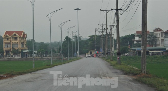 Quảng Ninh lên tiếng vụ đổ đất, cẩu bê tông chặn đường kiểm soát dịch - Ảnh 8.