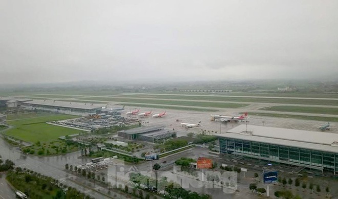 M&aacute;y bay đỗ la liệt s&acirc;n bay Nội B&agrave;i, T&acirc;n Sơn Nhất do dịch COVID-19 - Ảnh 10.