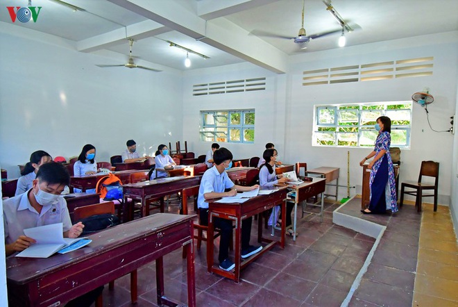 Niềm vui của học sinh C&agrave; Mau trong ng&agrave;y trở lại trường lớp - Ảnh 3.