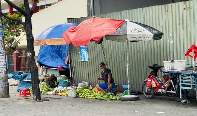 TP.HCM xử phạt người không đeo khẩu trang nơi công cộng qua camera - Ảnh 3.