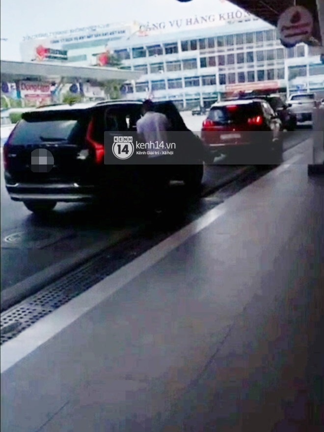 Clip: Nghi vấn MC Minh H&agrave; &ocirc;m h&ocirc;n t&igrave;nh mới ở s&acirc;n bay T&acirc;n Sơn Nhất - Ảnh 7.