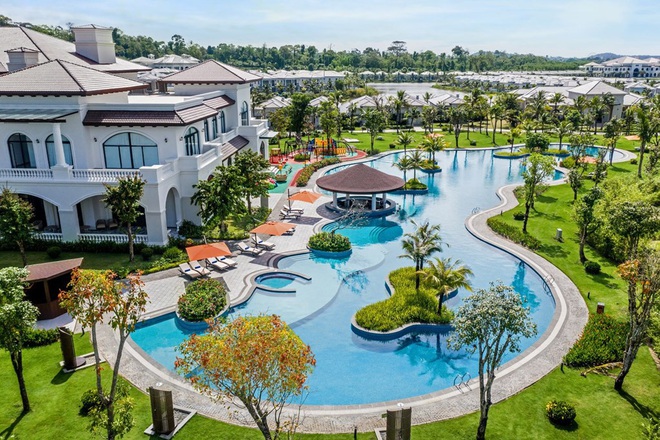 Vietnam Airlines và Vinpearl đề xuất tặng 5.000 kỳ nghỉ trọn gói tri ân lực lượng y tế tuyến đầu - Ảnh 2.