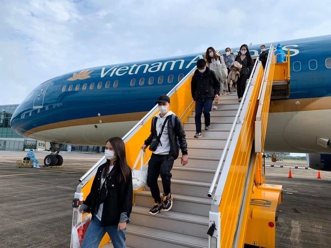 Gần 300 công dân Việt Nam ở Nhật Bản về nước trên chuyến bay Vietnam Airlines - Ảnh 4.
