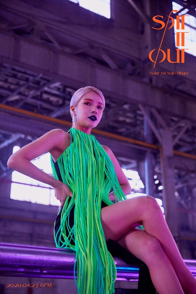 “Hở bạo” với váy trong suốt trong teaser ra mắt solo, main vocal của MAMAMOO bị Knet chê “rẻ tiền”, chỉ trích là kẻ nghiện khoe thân - Ảnh 4.