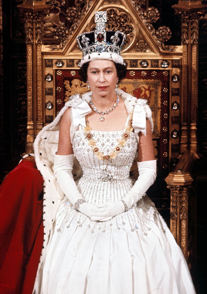 Cuộc đời Nữ ho&agrave;ng Elizabeth II qua ảnh: Vị nữ vương ngồi tr&ecirc;n ngai v&agrave;ng l&acirc;u nhất trong lịch sử c&aacute;c vương triều của nước Anh - Ảnh 11.