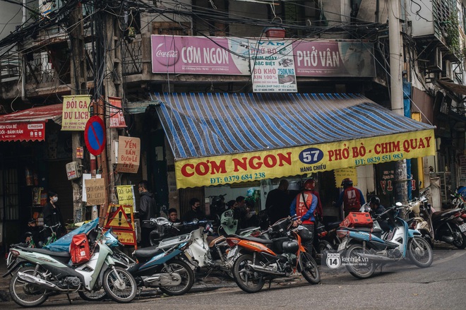 Phở đã bán, xôi đã mở, người Hà Nội mong lắm bữa quà sáng nóng hổi sau chuỗi ngày cách ly - Ảnh 3.