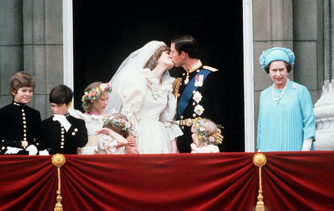 Cuộc đời Nữ ho&agrave;ng Elizabeth II qua ảnh: Vị nữ vương ngồi tr&ecirc;n ngai v&agrave;ng l&acirc;u nhất trong lịch sử c&aacute;c vương triều của nước Anh - Ảnh 16.