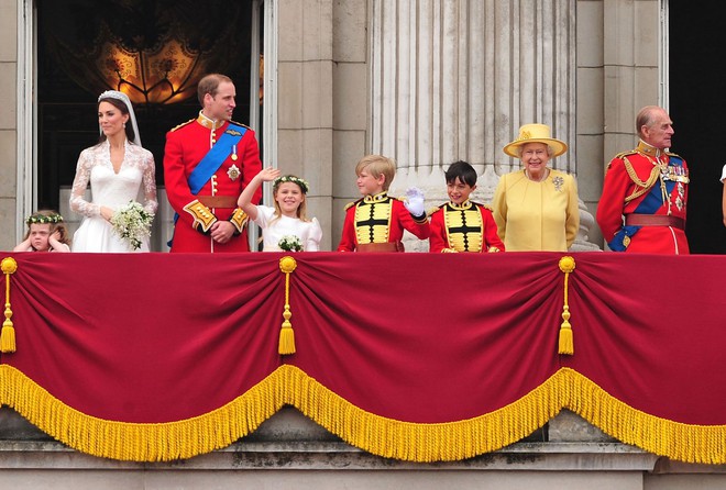 Cuộc đời Nữ ho&agrave;ng Elizabeth II qua ảnh: Vị nữ vương ngồi tr&ecirc;n ngai v&agrave;ng l&acirc;u nhất trong lịch sử c&aacute;c vương triều của nước Anh - Ảnh 21.