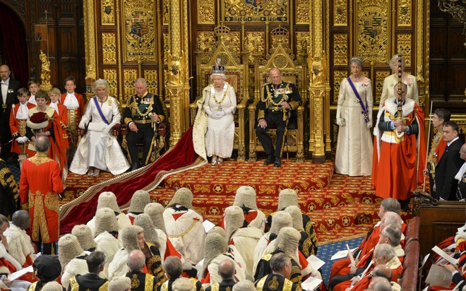 Cuộc đời Nữ ho&agrave;ng Elizabeth II qua ảnh: Vị nữ vương ngồi tr&ecirc;n ngai v&agrave;ng l&acirc;u nhất trong lịch sử c&aacute;c vương triều của nước Anh - Ảnh 23.
