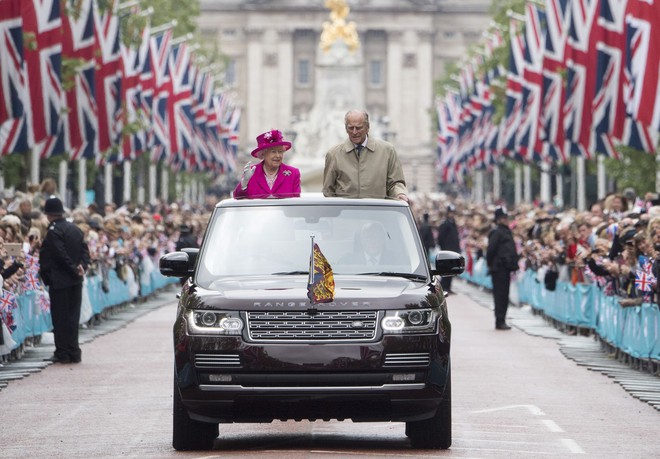 Cuộc đời Nữ ho&agrave;ng Elizabeth II qua ảnh: Vị nữ vương ngồi tr&ecirc;n ngai v&agrave;ng l&acirc;u nhất trong lịch sử c&aacute;c vương triều của nước Anh - Ảnh 25.