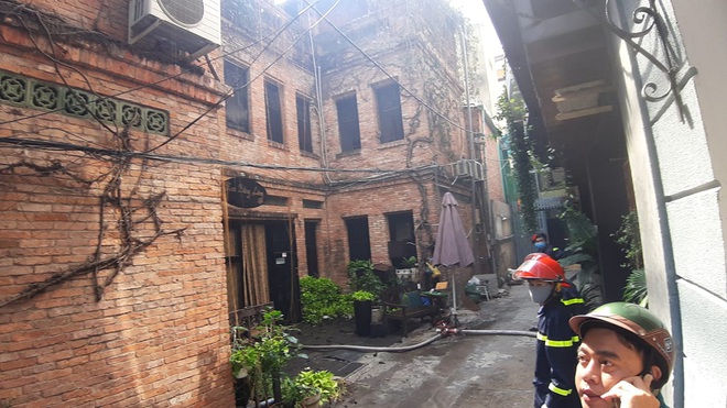Cơ sở spa ở trung tâm Sài Gòn bị cháy trong ngày đầu nới lỏng cách ly xã hội - Ảnh 3.