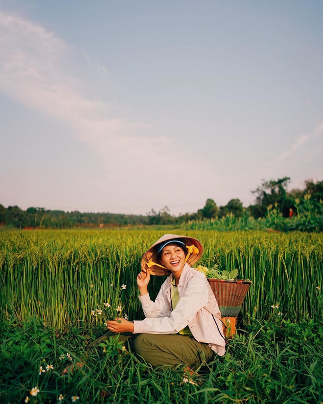 Liên tục đố mọi người các loại trái cây lạ hoắc ở quê nhà, H’hen Niê mà mở chương trình “thử tài thách đố” thì chắc chẳng mấy ai thắng nổi quá! - Ảnh 1.