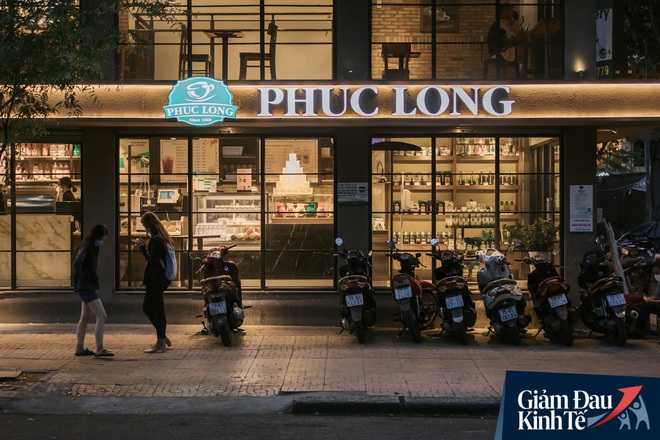 Một loạt quán xá Sài Gòn đã mở cửa trở lại sau chuỗi ngày dài cách ly: Nơi thì tấp nập khách, chỗ vẫn vắng hoe như cũ - Ảnh 19.