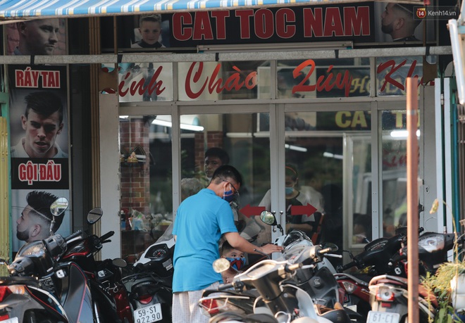 Quán ăn và cafe ở Sài Gòn chính thức đón khách, có nơi đã chật kín chỗ ngồi - Ảnh 4.