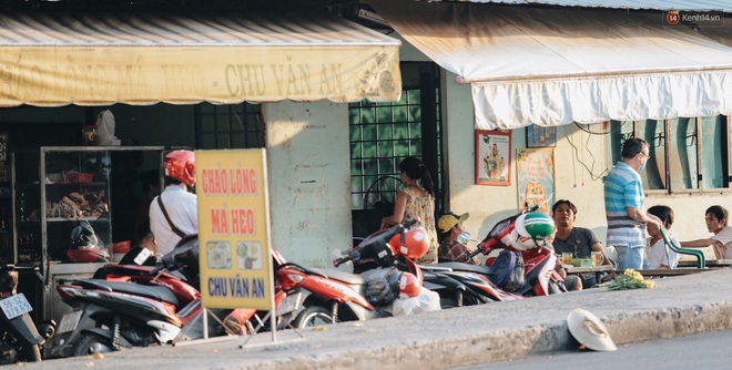 Quán ăn và cafe ở Sài Gòn chính thức đón khách, có nơi đã chật kín chỗ ngồi - Ảnh 9.