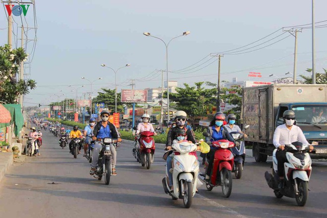 Ảnh: Qu&aacute;n c&agrave; ph&ecirc;, qu&aacute;n ăn ở Cần Thơ bị nhắc nhở v&igrave; tập trung qu&aacute; 10 người - Ảnh 1.