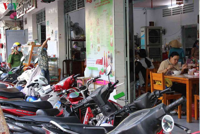 Ảnh: Qu&aacute;n c&agrave; ph&ecirc;, qu&aacute;n ăn ở Cần Thơ bị nhắc nhở v&igrave; tập trung qu&aacute; 10 người - Ảnh 8.
