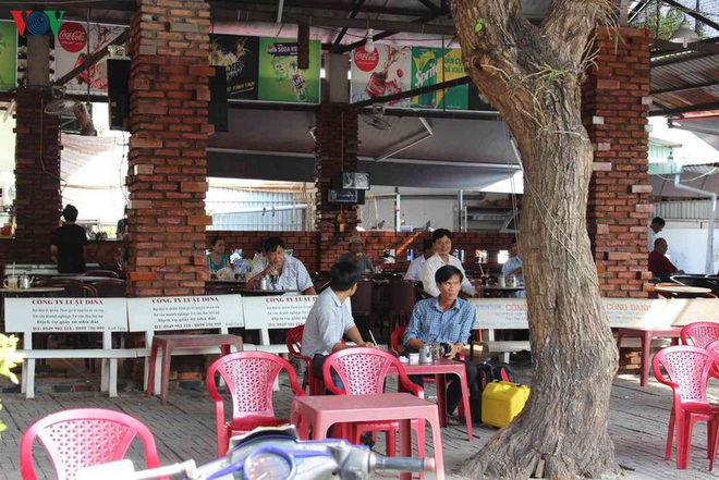 Ảnh: Qu&aacute;n c&agrave; ph&ecirc;, qu&aacute;n ăn ở Cần Thơ bị nhắc nhở v&igrave; tập trung qu&aacute; 10 người - Ảnh 9.
