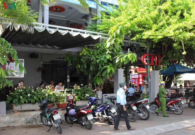 Ảnh: Qu&aacute;n c&agrave; ph&ecirc;, qu&aacute;n ăn ở Cần Thơ bị nhắc nhở v&igrave; tập trung qu&aacute; 10 người - Ảnh 10.