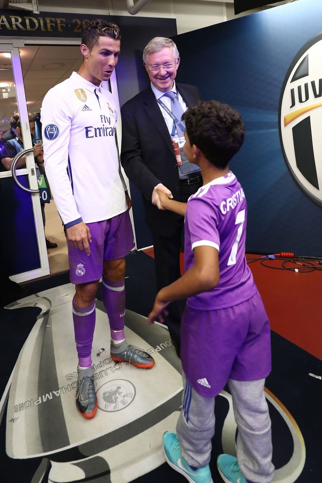 Ronaldo và những ngày không quên ở MU (kỳ 3): Từ cậu bé khóc nhè vi bị mắng mỏ đến con rơi của thầy Sir Alex - Ảnh 4.