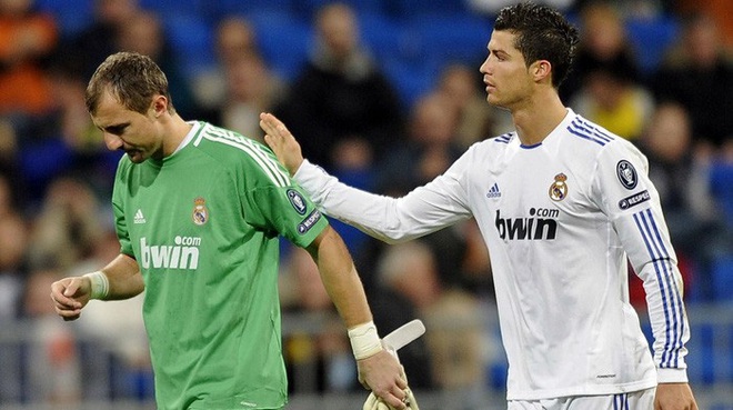 Cựu danh thủ từng gọi Ronaldo là kẻ kiêu ngạo tiếp tục quay sang nhạo báng Messi - Ảnh 2.