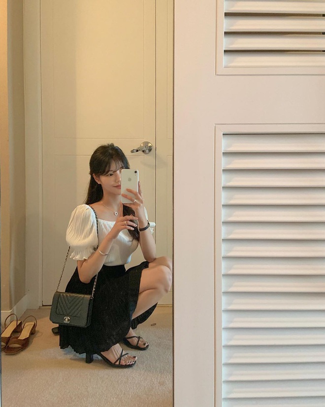 Sandal quai mảnh cứ tinh tế v&agrave; k&eacute;o ch&acirc;n tuyệt diệu thế n&agrave;y th&igrave; ai chẳng m&ecirc;, đến BTV thời trang cũng phải tuy&ecirc;n bố diện hết H&egrave; mới b&otilde; - Ảnh 4.