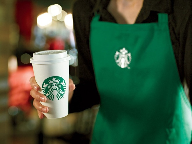 Starbucks chính thức mở cửa trở lại nhưng mỗi cơ sở chỉ cho 10 người ngồi tại quán cùng một lúc - Ảnh 3.