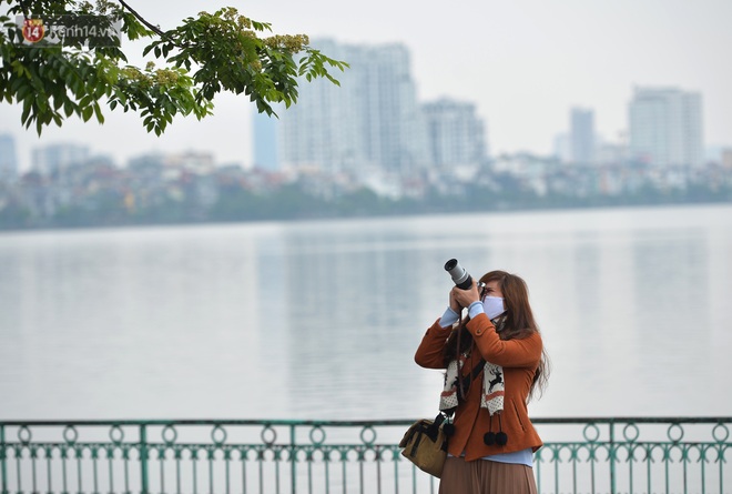 Ảnh: Người H&agrave; Nội trở lại cuộc sống nhộn nhịp trong cuối tuần đầu ti&ecirc;n nới lỏng gi&atilde;n c&aacute;ch x&atilde; hội - Ảnh 11.