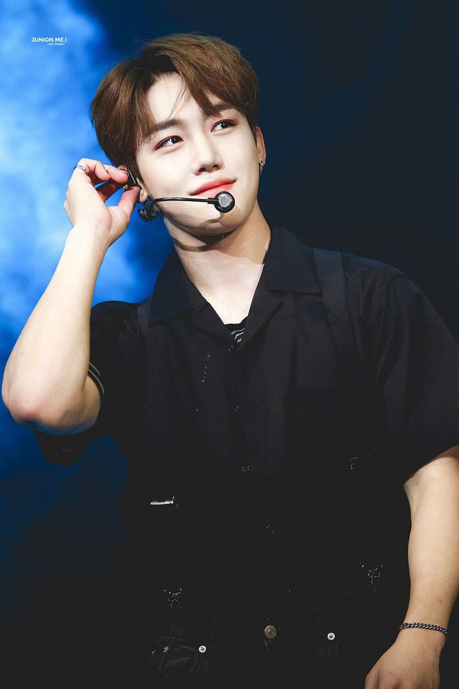 Giữa rừng mỹ nam an tĩnh của Kpop bất ngờ xuất hiện 1 si&ecirc;u mẫu li&ecirc;n tục tạo d&aacute;ng kh&aacute;c người! - Ảnh 6.