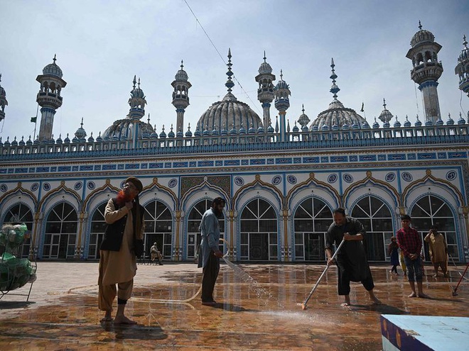 Gần 2 tỷ tín đồ Hồi giáo trên thế giới chính thức bước vào tháng lễ Ramadan - Ảnh 1.