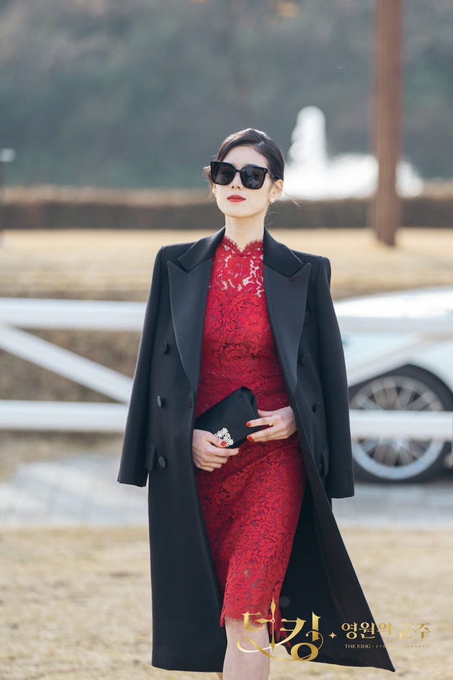 Diện c&ugrave;ng một chiếc k&iacute;nh: Jennie sexy m&agrave; vẫn dễ thương, nữ thủ tướng của Qu&acirc;n Vương Bất Diệt lại sang chảnh ng&uacute;t ng&agrave;n - Ảnh 3.