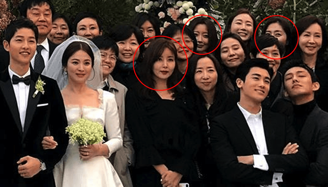 Hội bạn th&acirc;n quyền lực chỉ to&agrave;n mỹ nh&acirc;n của Song Hye Kyo: Ai cũng h&ocirc;n nh&acirc;n vi&ecirc;n m&atilde;n, &ocirc;ng x&atilde; to&agrave;n l&agrave; người m&aacute;u mặt, chỉ ri&ecirc;ng n&agrave;ng em &uacute;t mang danh bị chồng bỏ - Ảnh 3.
