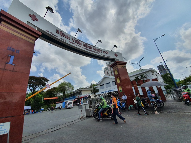 TP.HCM: 2 bệnh nhân liên quan đến bar Buddha dương tính trở lại với SARS-COV-2 sau nhiều ngày được công bố khỏi bệnh - Ảnh 2. TP.HCM: 2 bệnh nhân liên quan đến bar Buddha dương tính trở lại với SARS-COV-2 sau nhiều ngày được công bố khỏi bệnh - Ảnh 2.