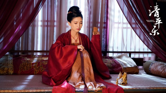 Hội b&agrave; cả bất lực kết nạp Giang Sơ Ảnh ở Thanh B&igrave;nh Nhạc: Kh&ocirc;ng được chồng thương c&ograve;n bị tiểu tam tr&egrave;o đầu cưỡi cổ - Ảnh 1.