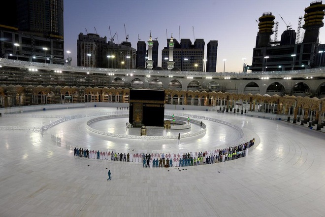 Saudi Arabia gỡ bỏ một phần lệnh giới nghi&ecirc;m - Ảnh 1.