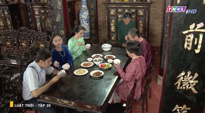 Luật Trời tập 26: D&igrave; Trang Ngọc Lan nghẹn họng trước cảnh tượng ch&aacute;u cưng n&eacute; đẹp nửa gia t&agrave;i - Ảnh 2.