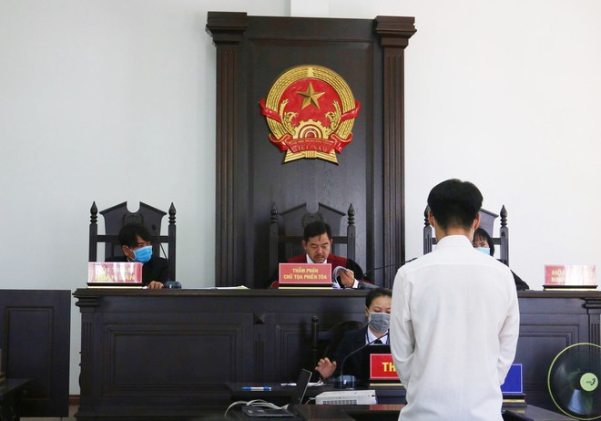 TP.HCM: Đ&aacute;nh b&aacute;c bảo vệ khi được nhắc nhở đeo khẩu trang, nam thanh ni&ecirc;n bị phạt 12 th&aacute;ng cải tạo kh&ocirc;ng giam giữ - Ảnh 1.