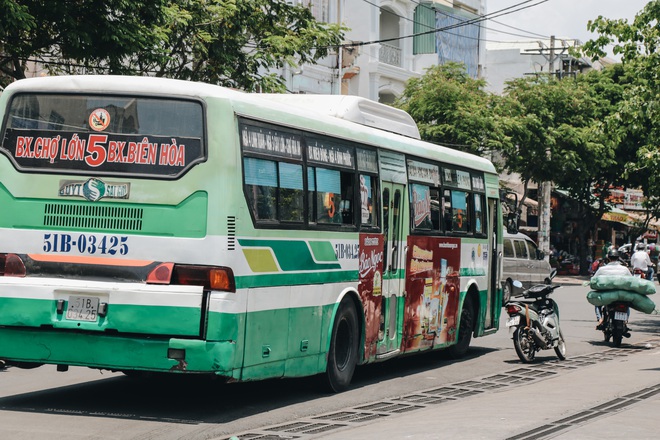 Từ sáng tới trưa chỉ có 4 khách, xe buýt ở Sài Gòn phòng dịch như thế nào trong ngày đầu hoạt động trở lại? - Ảnh 11.