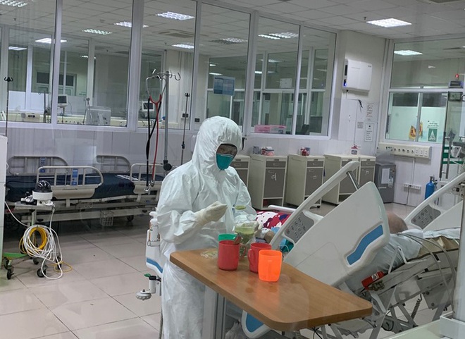 Ảnh: B&ecirc;n trong khu c&aacute;ch ly điều trị bệnh nh&acirc;n mắc Covid-19 - Ảnh 10.