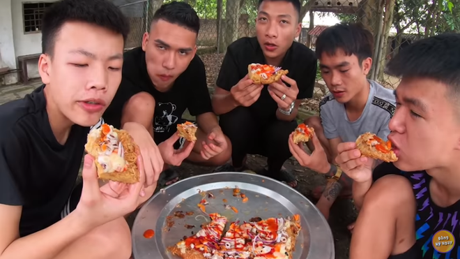 Quỳnh Trần JP v&agrave; loạt vlogger ẩm thực sụt giảm thu nhập v&igrave; dịch Covid-19: Đ&acirc;y l&agrave; l&uacute;c Youtube thanh lọc người thiếu ki&ecirc;n tr&igrave; v&agrave; k&eacute;m s&aacute;ng tạo? - Ảnh 4.