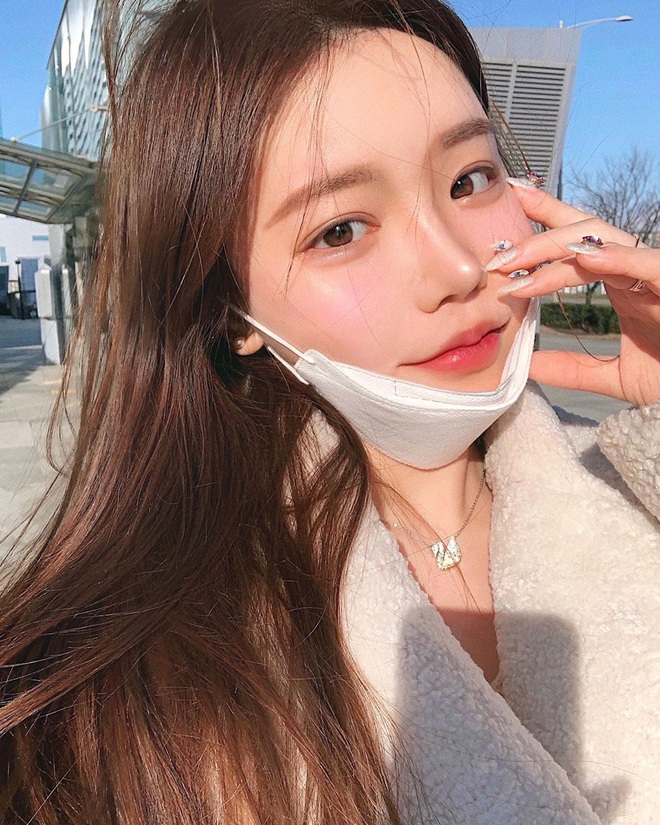 Đeo khẩu trang sợ b&iacute; da nổi mụn, bạn cứ nhắm 5 em kem chống nắng r&aacute;o mịn sau l&agrave; đảm bảo da dẻ lu&ocirc;n mịn mướt - Ảnh 1.