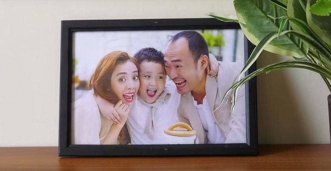 Thu Trang xúc động khi thấy con trai quyết bảo vệ bức ảnh gia đình khi người lạ tới “siết” - Ảnh 2.