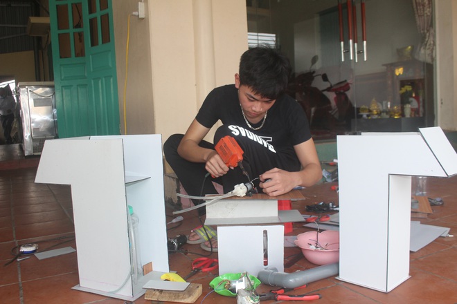 Quảng Ninh: Nam sinh lớp 9 chế tạo máy sát khuẩn tự động tặng cơ sở y tế - Ảnh 2.