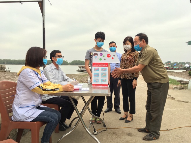Quảng Ninh: Nam sinh lớp 9 chế tạo máy sát khuẩn tự động tặng cơ sở y tế - Ảnh 3.