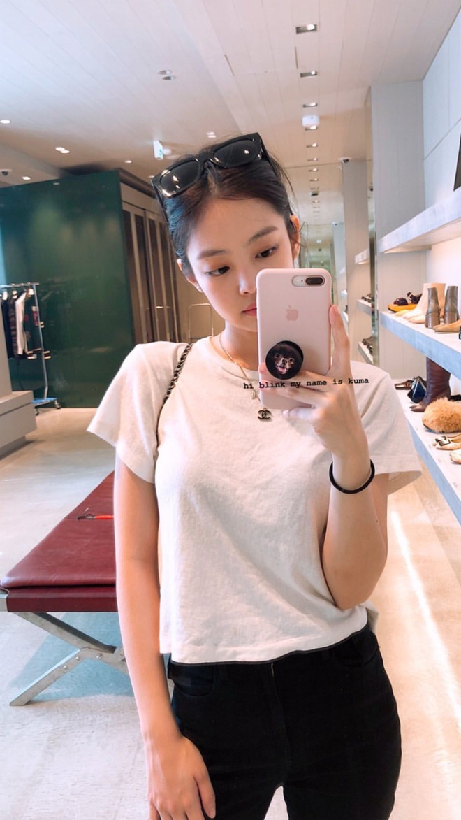 Jennie (BLACKPINK) đúng là nữ hoàng selfie của Kbiz: Muôn hình vạn trạng, đạt đến level cứ up hình đều gây bão - Ảnh 9.