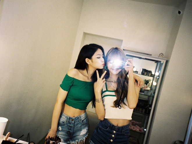 Jennie (BLACKPINK) đúng là nữ hoàng selfie của Kbiz: Muôn hình vạn trạng, đạt đến level cứ up hình đều gây bão - Ảnh 8.