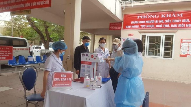 Quảng Ninh: Nam sinh lớp 9 chế tạo m&aacute;y s&aacute;t khuẩn tự động tặng cơ sở y tế - Ảnh 4.