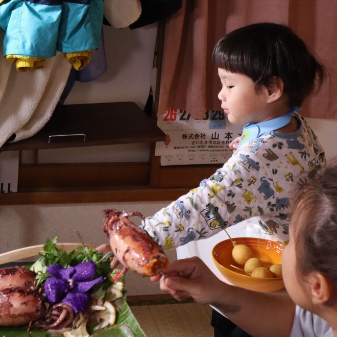 Loạt ảnh hậu trường chưa từng được tiết lộ đằng sau những vlog triệu views của Quỳnh Trần JP, xem xong c&agrave;ng thấy th&aacute;n phục &ldquo;mẹ bỉm sữa&rdquo; n&agrave;y! - Ảnh 10.